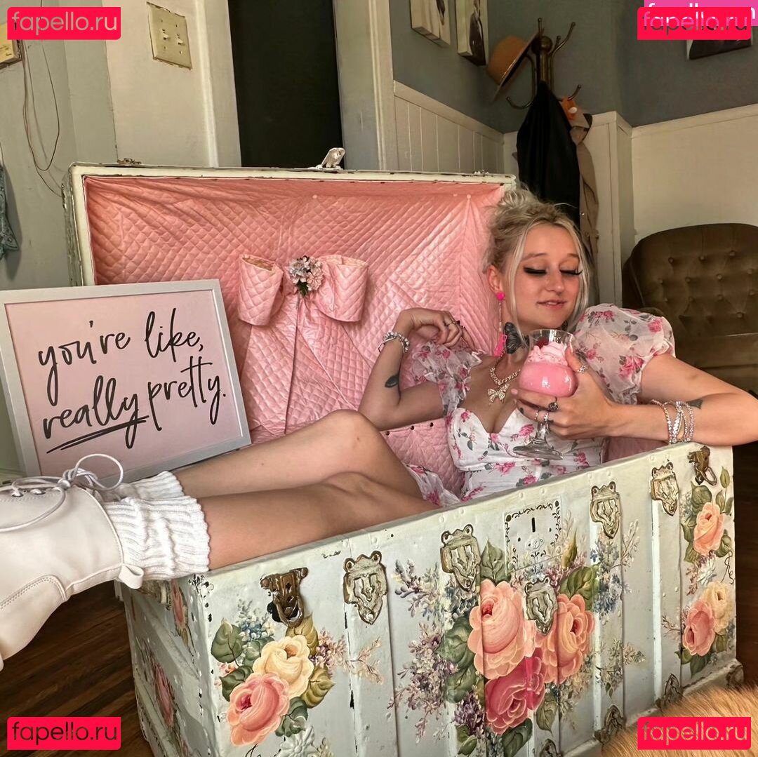 Olivia Deveroux / oliviadeveroux / peachysoftsub Onlyfans Photo Gallery 