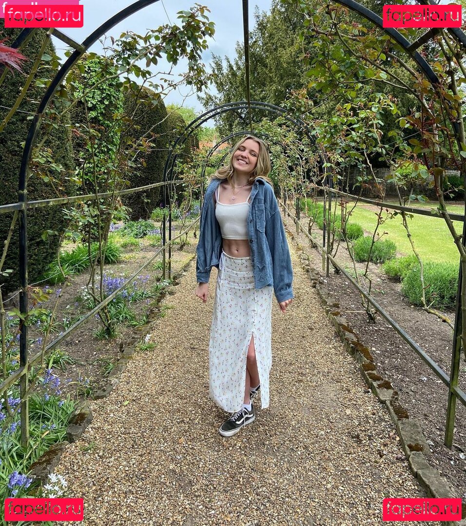 darceyxc / darcie_does_it / twitchdarceyxc Onlyfans Photo Gallery 