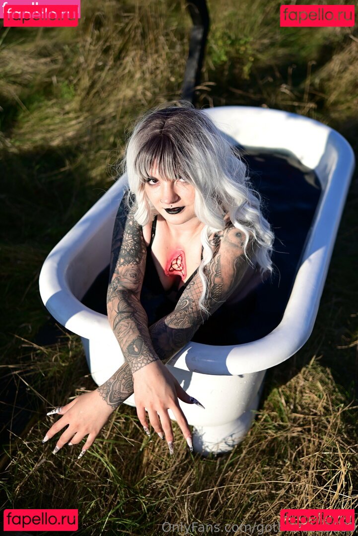 gothicrose5599 / vesmedinia Onlyfans Photo Gallery 