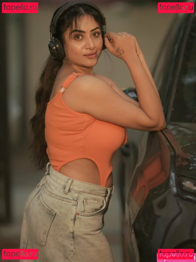 Janani Ashokkumar Onlyfans Photo Gallery 