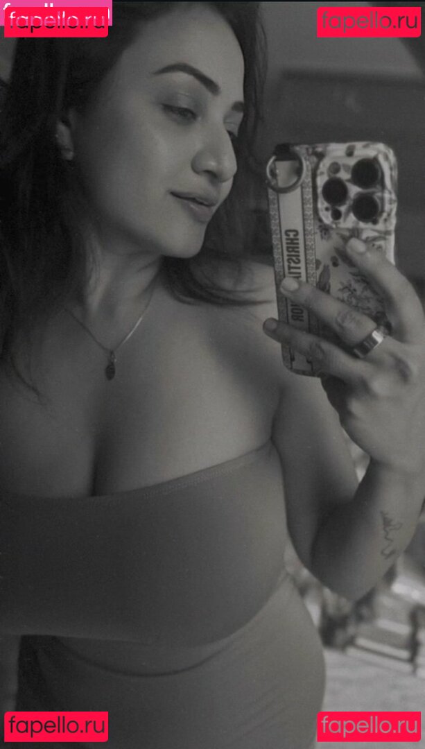 Janani Ashokkumar Onlyfans Photo Gallery 