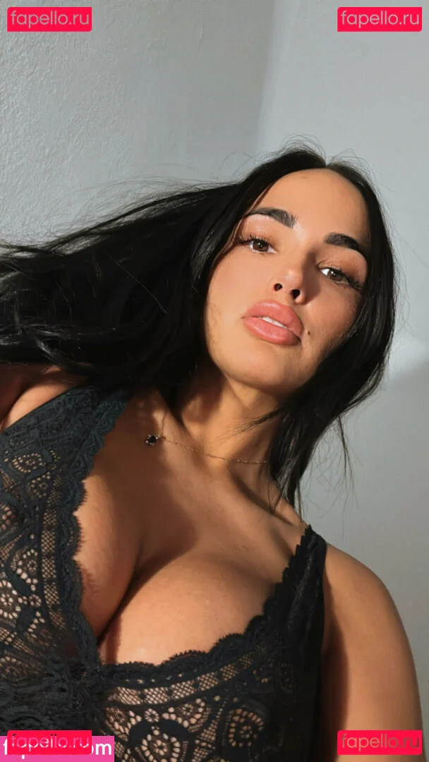 claudiabavel Onlyfans Photo Gallery 