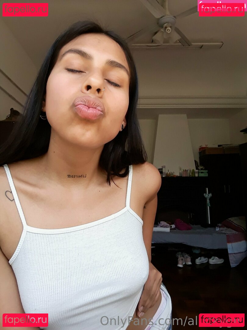 aluckygirl Onlyfans Photo Gallery 