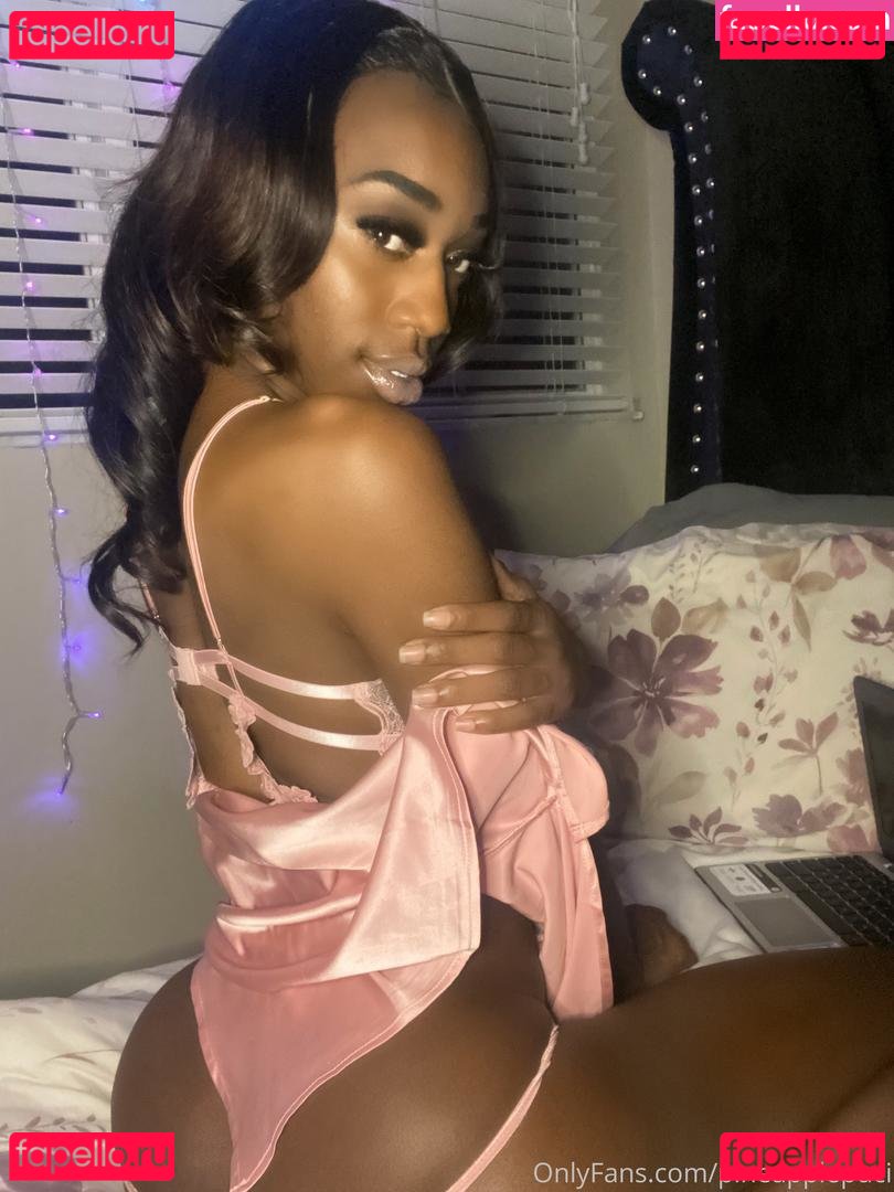 pineapplepuci Onlyfans Photo Gallery 