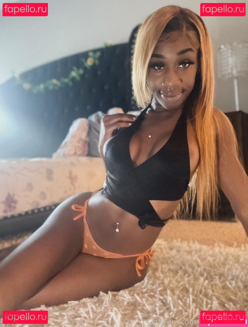 pineapplepuci Onlyfans Photo Gallery 