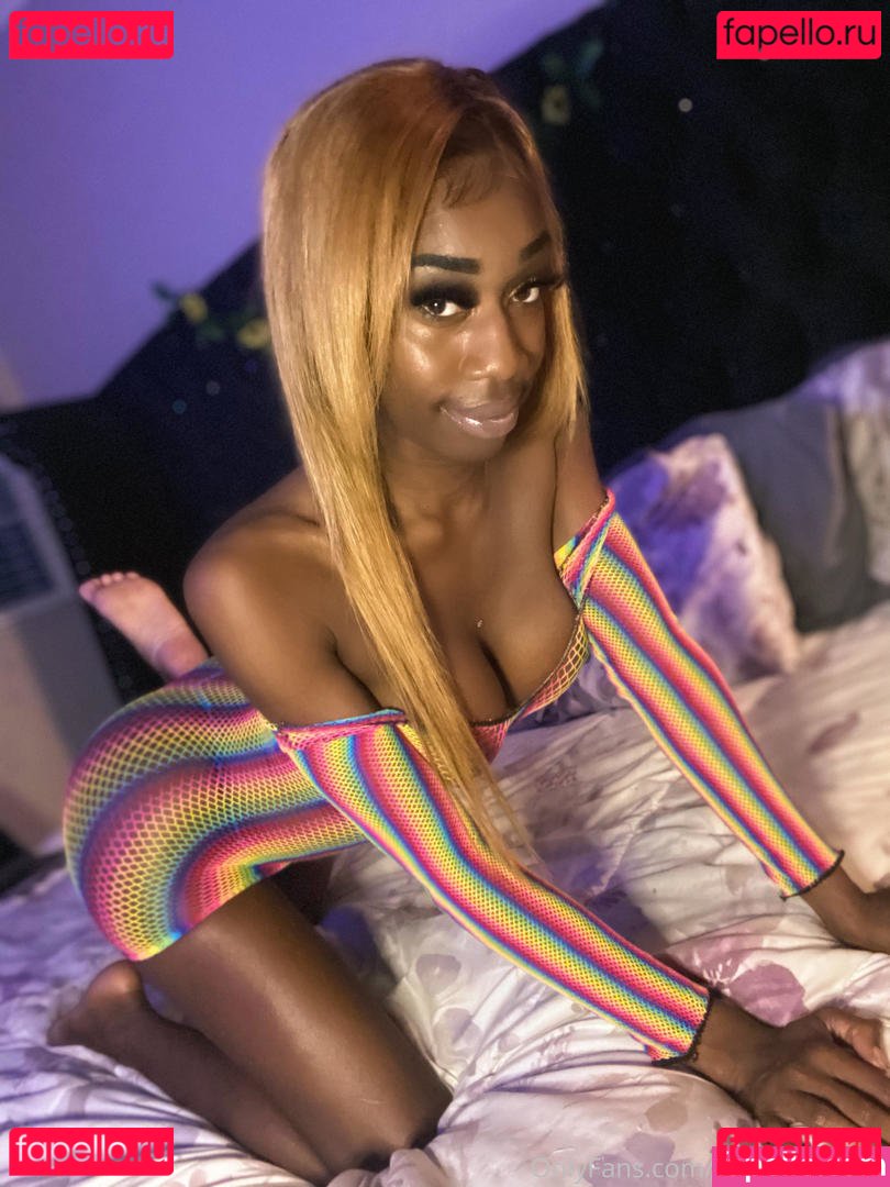 pineapplepuci Onlyfans Photo Gallery 