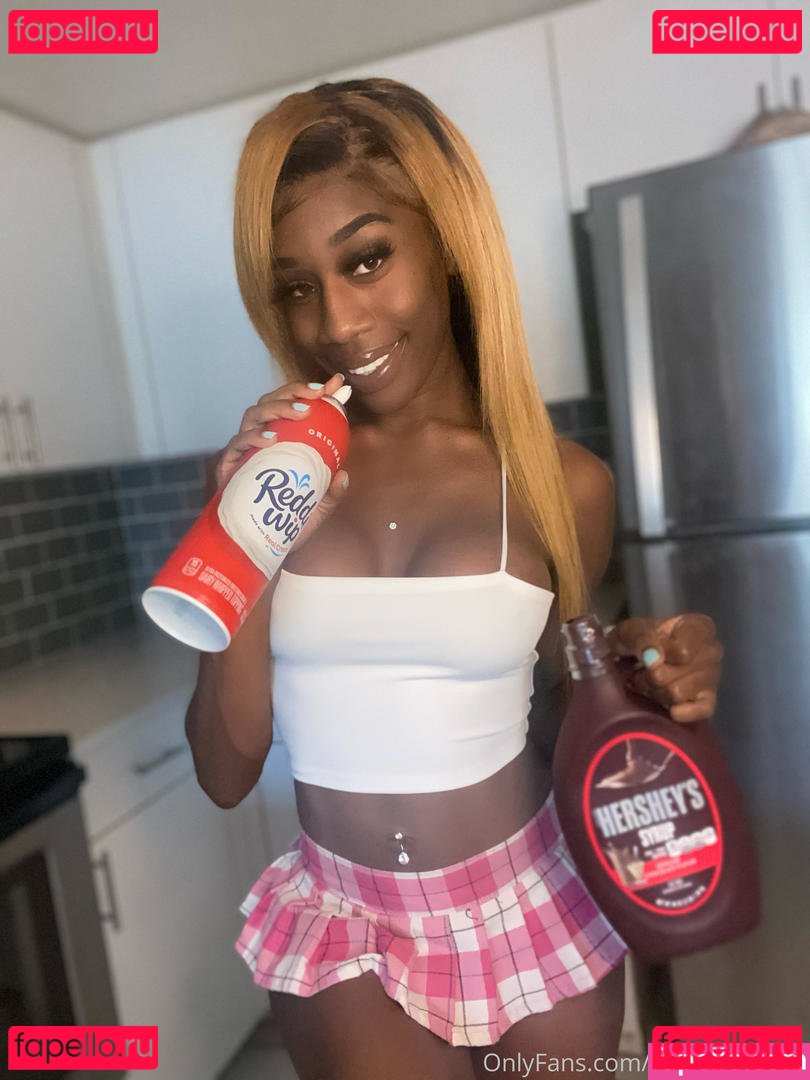 pineapplepuci Onlyfans Photo Gallery 