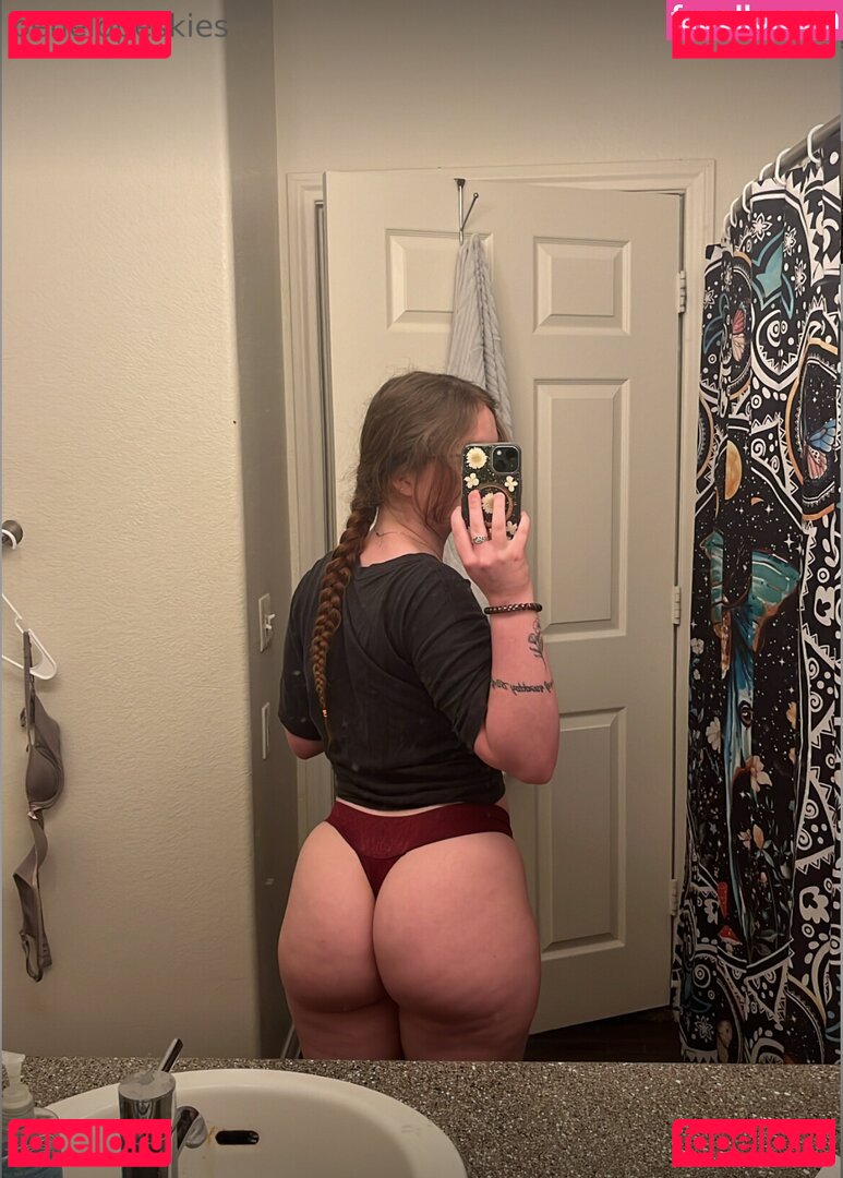 Penelope_skies / kirakatnip Onlyfans Photo Gallery 