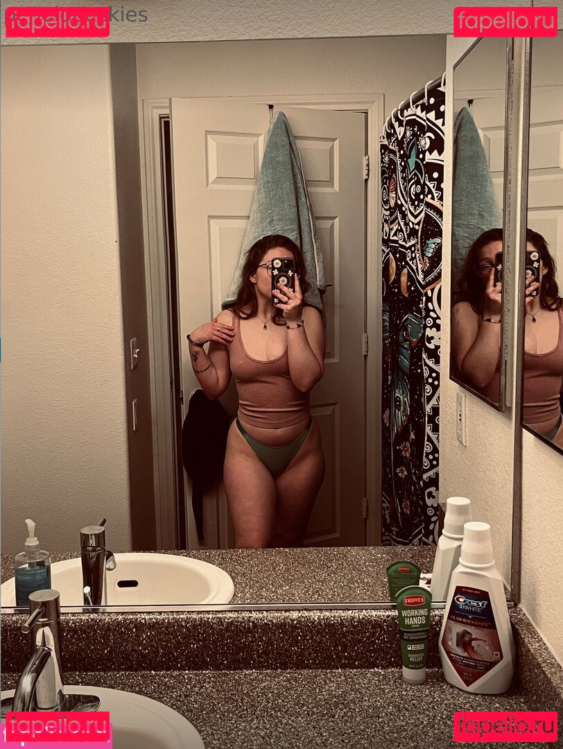 Penelope_skies / kirakatnip Onlyfans Photo Gallery 