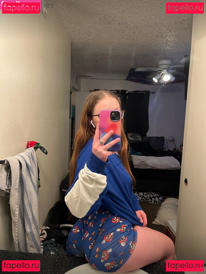 Penelope_skies / kirakatnip Onlyfans Photo Gallery 