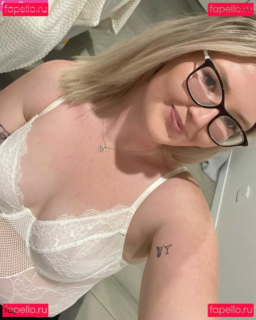 Izzzzzyr / izzy / izzzzzy-r Onlyfans Photo Gallery 
