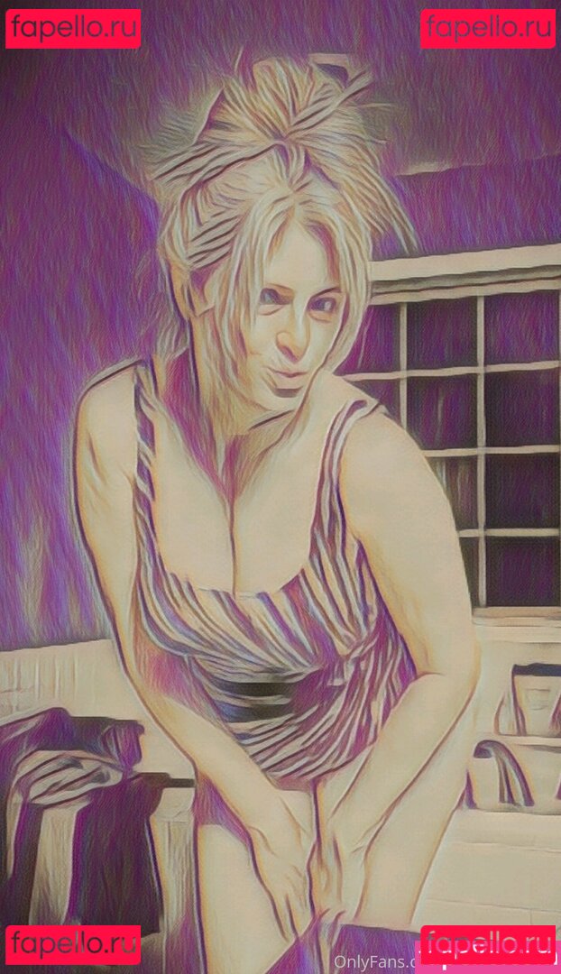 aggie_renarde / auggievelarde Onlyfans Photo Gallery 