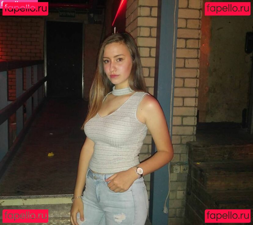 mishelkaren / mishelpetuhov Onlyfans Photo Gallery 