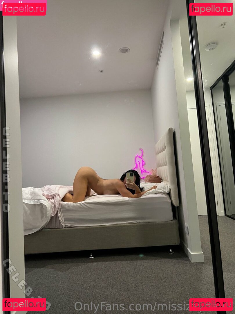 Izzyisveryspicy / xevierosex Onlyfans Photo Gallery 