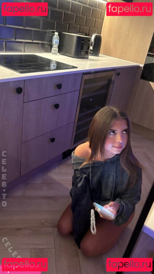 Ella5ft1 / ellapetitee / ellapetiteee Onlyfans Photo Gallery 