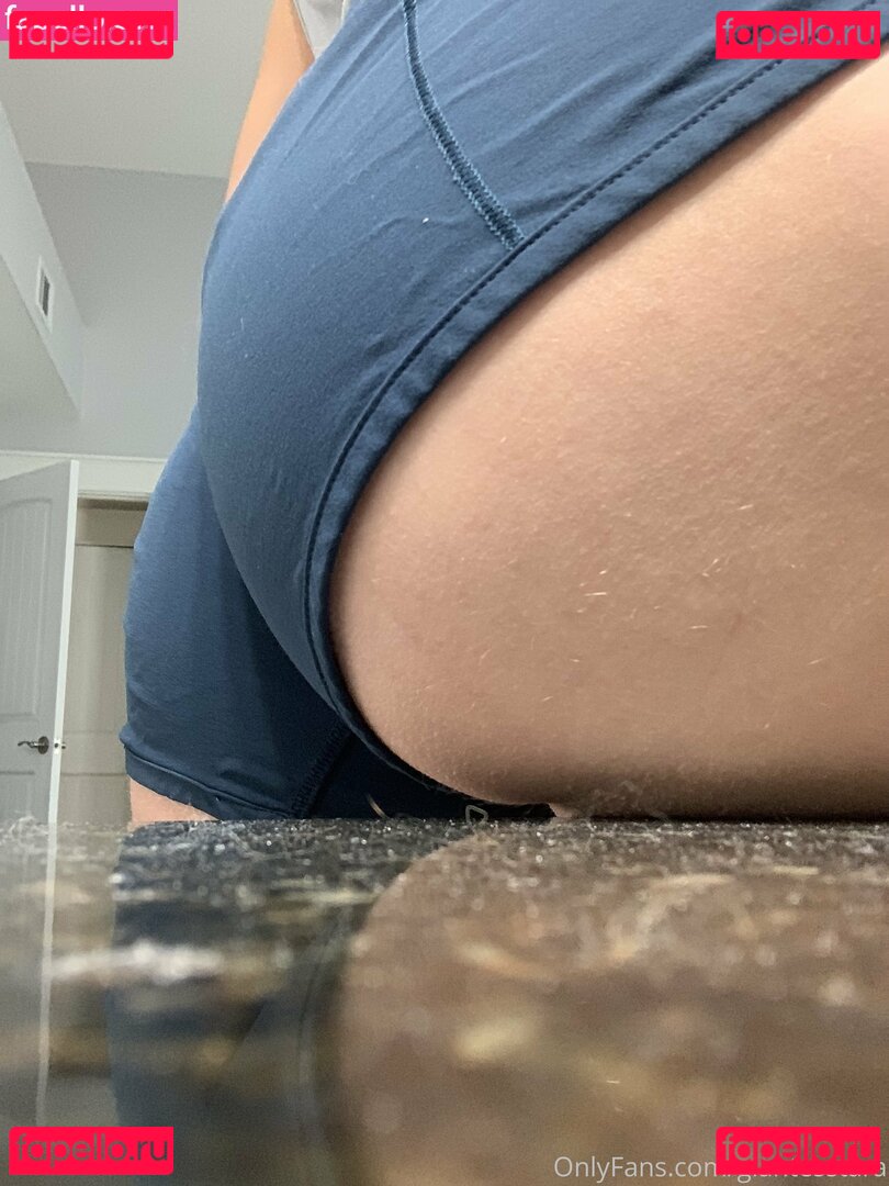 Giantesstara / giantesstaraaa Onlyfans Photo Gallery 
