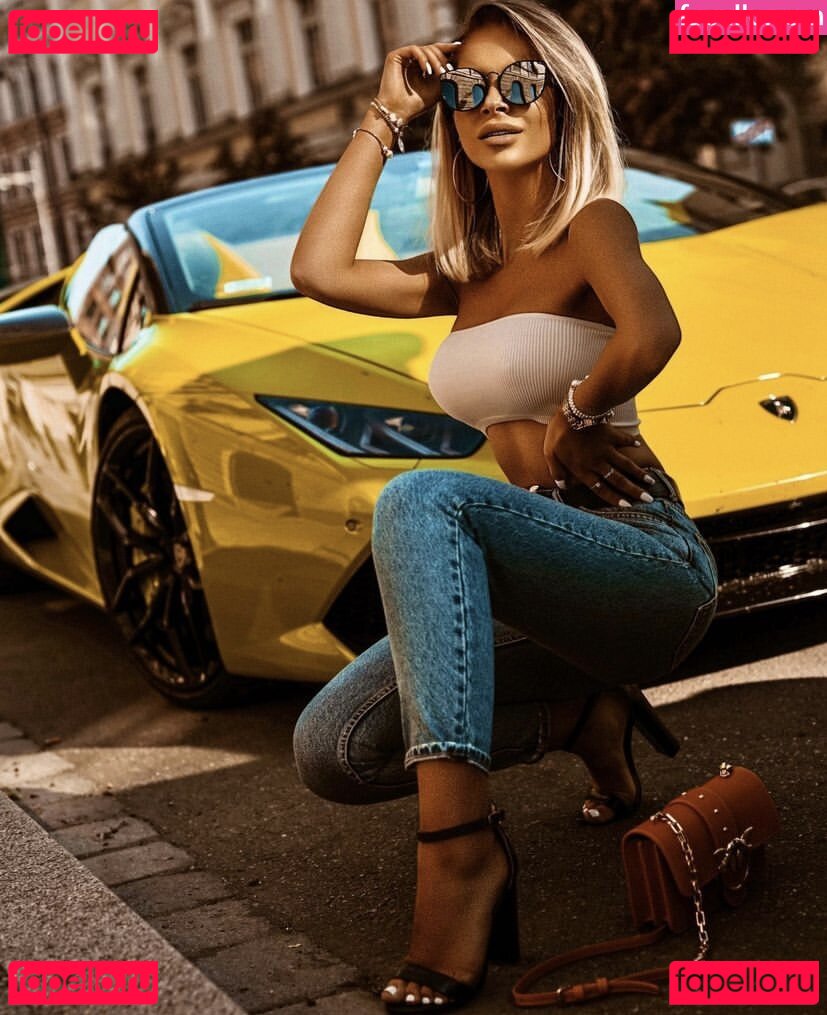 Karolina / brunettedoll77 / karolina_protsenko Onlyfans Photo Gallery 