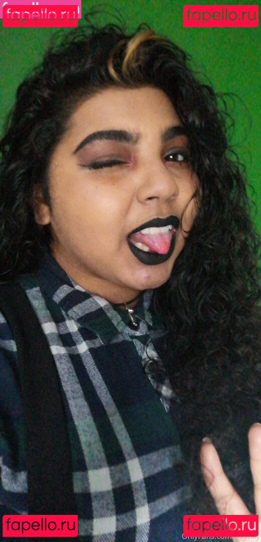 sillytilly Onlyfans Photo Gallery 