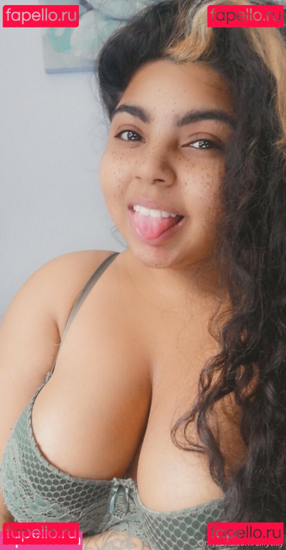 sillytilly Onlyfans Photo Gallery 