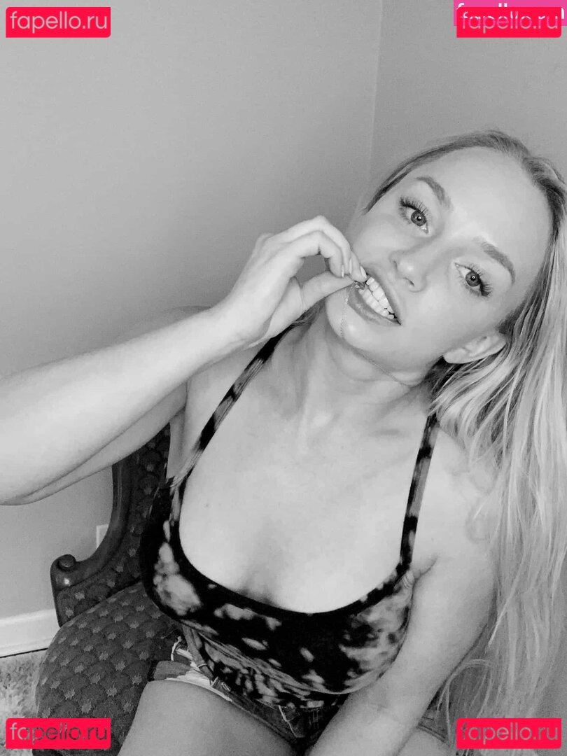 evie-summers / evsummers Onlyfans Photo Gallery 