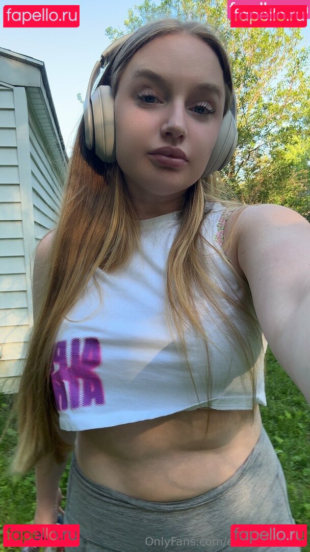 evie-summers / evsummers Onlyfans Photo Gallery 