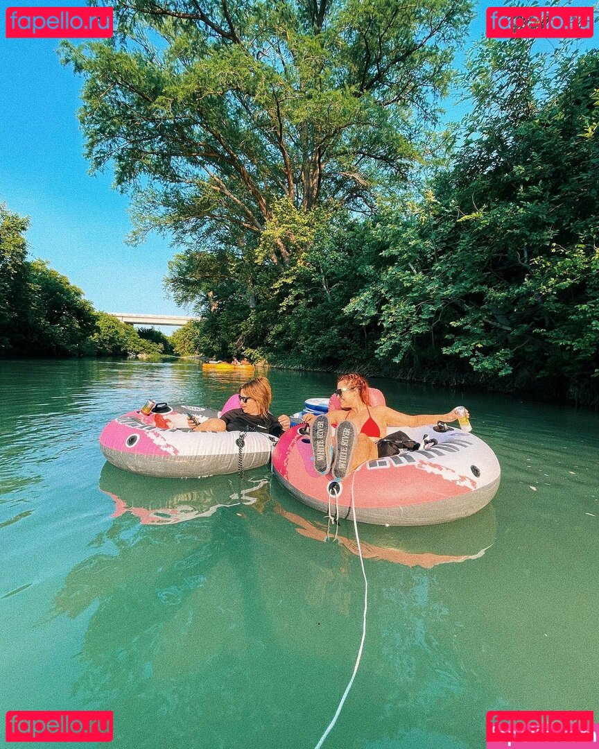 Beth Freeman / bethfreemanart / bethfreemanartist / extrabeth Onlyfans Photo Gallery 