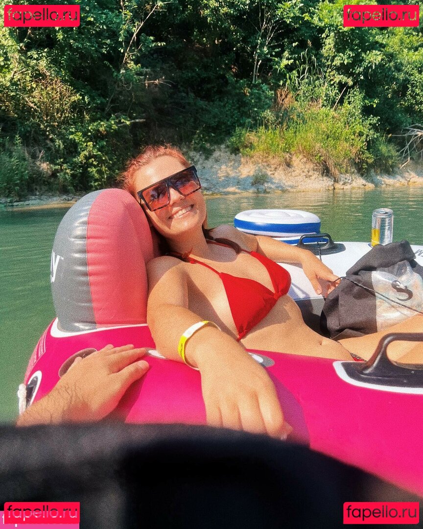 Beth Freeman / bethfreemanart / bethfreemanartist / extrabeth Onlyfans Photo Gallery 