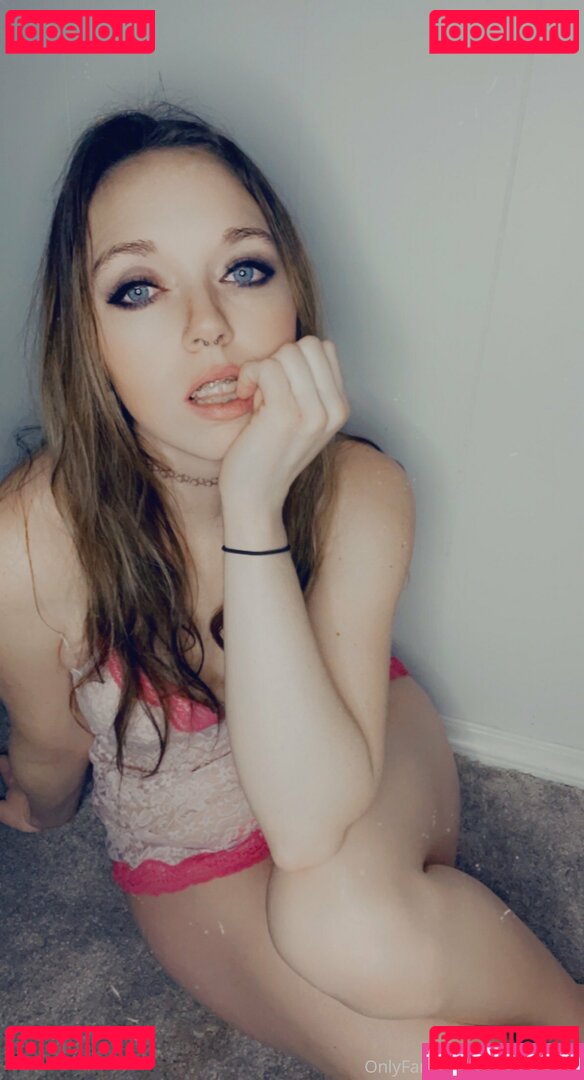 alli.moona / allimoona04 Onlyfans Photo Gallery 