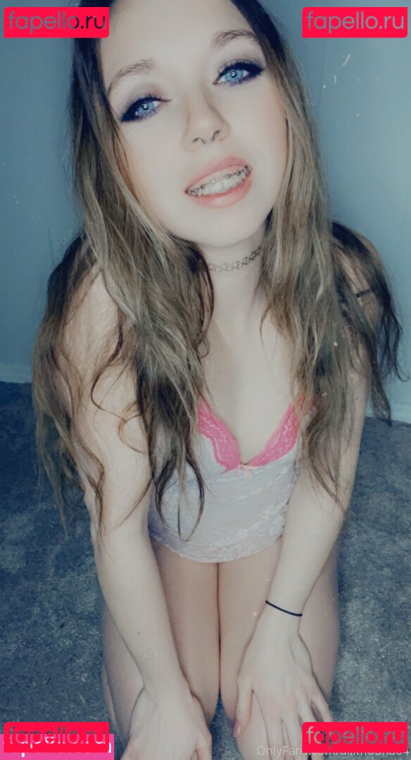alli.moona / allimoona04 Onlyfans Photo Gallery 