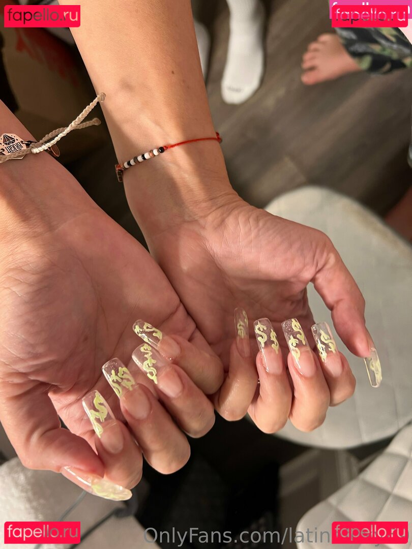 fnaffoxy69 / latinafoxy69 Onlyfans Photo Gallery 