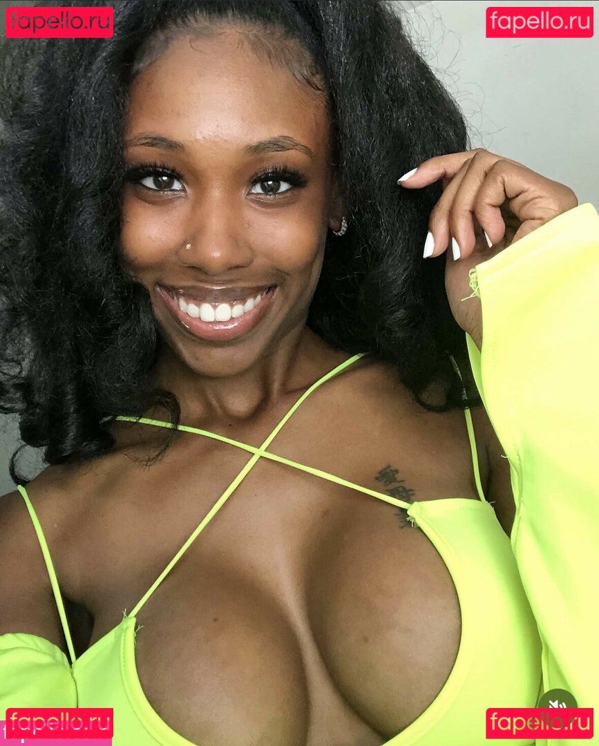 hotchocolate10 / tyzharenay Onlyfans Photo Gallery 