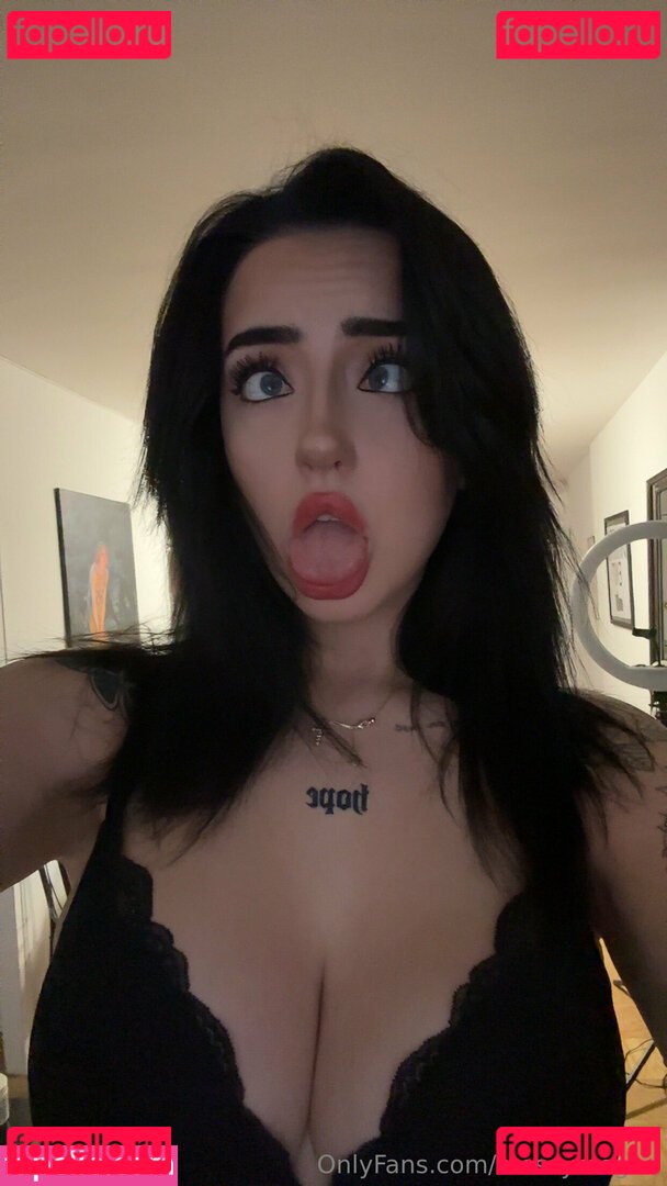 meganhkraus / messymegan Onlyfans Photo Gallery 