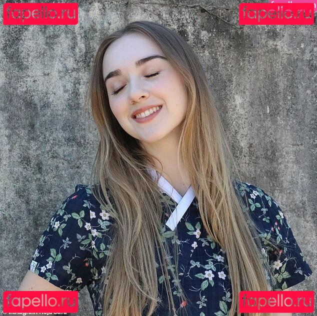 Sara Holmes / holmes_sara Onlyfans Photo Gallery 