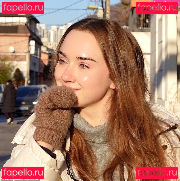 Sara Holmes / holmes_sara Onlyfans Photo Gallery 