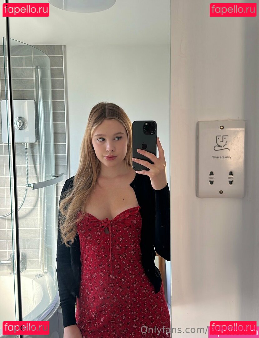 petiterose19 Onlyfans Photo Gallery 