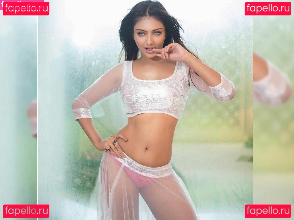 Khushi Mukherjee Onlyfans Photo Gallery 