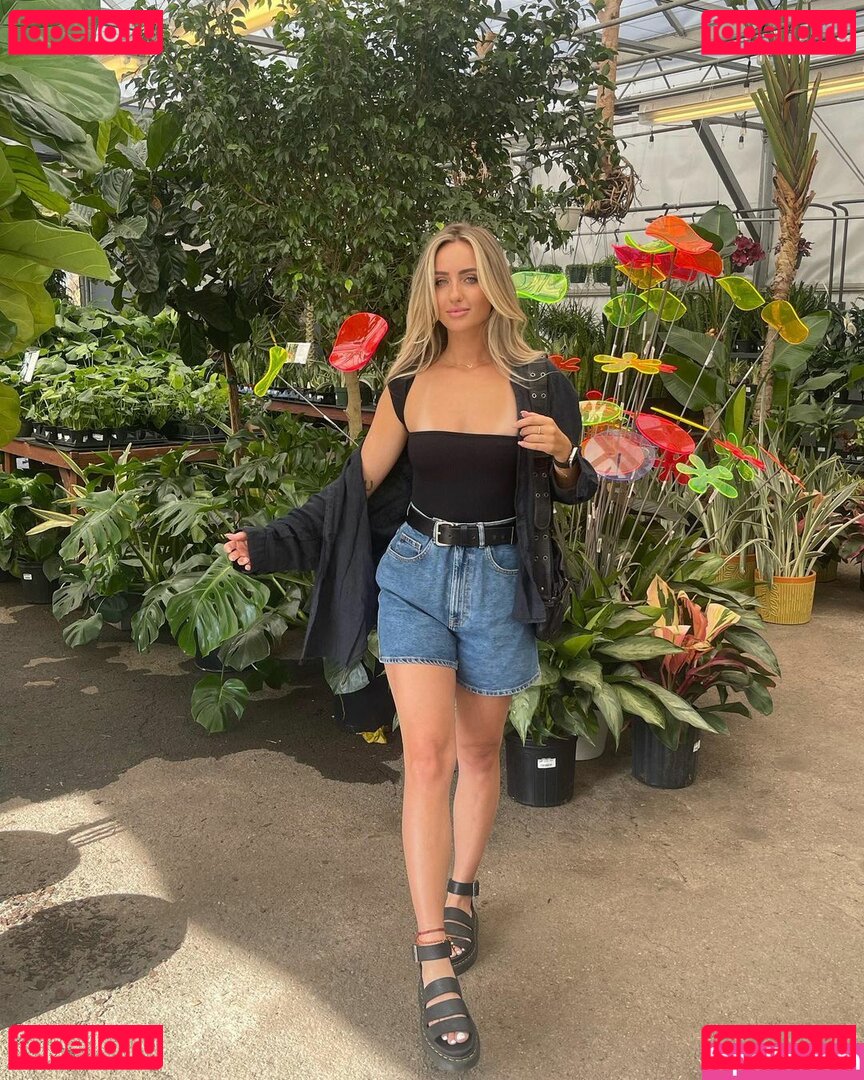 emiarr Onlyfans Photo Gallery 