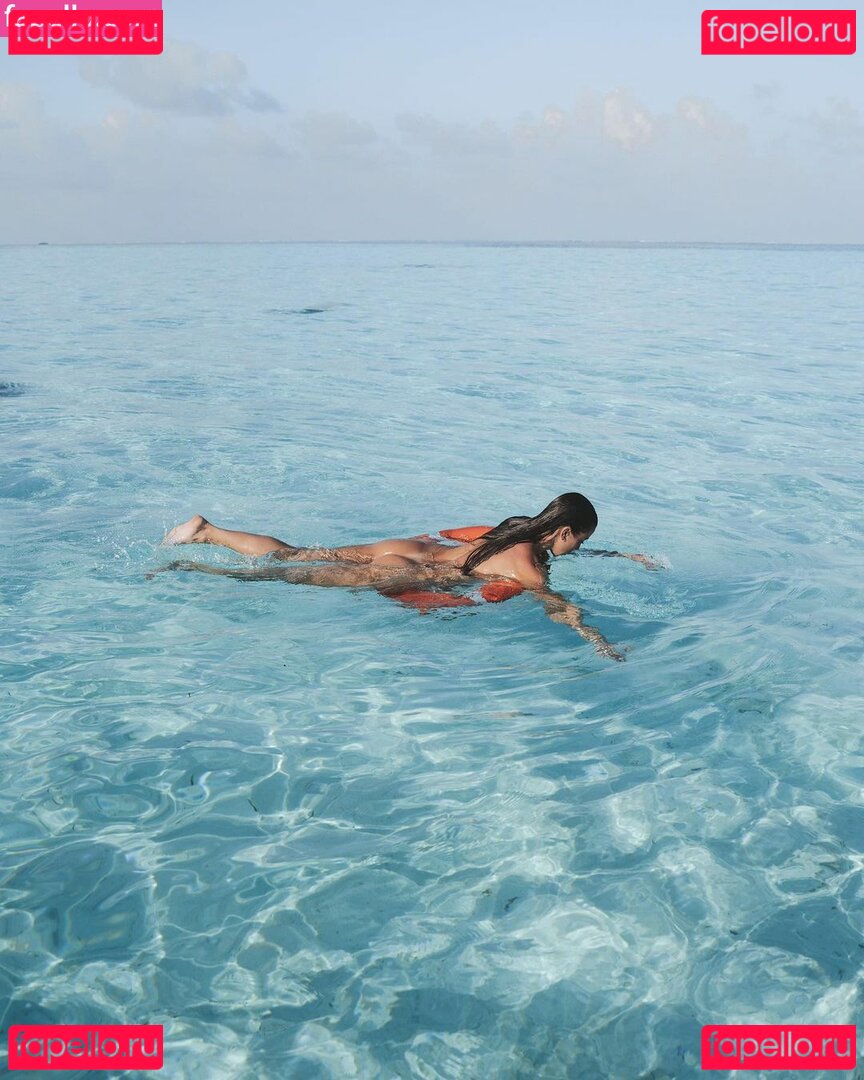 paulagonu / vicky_de_levine Onlyfans Photo Gallery 