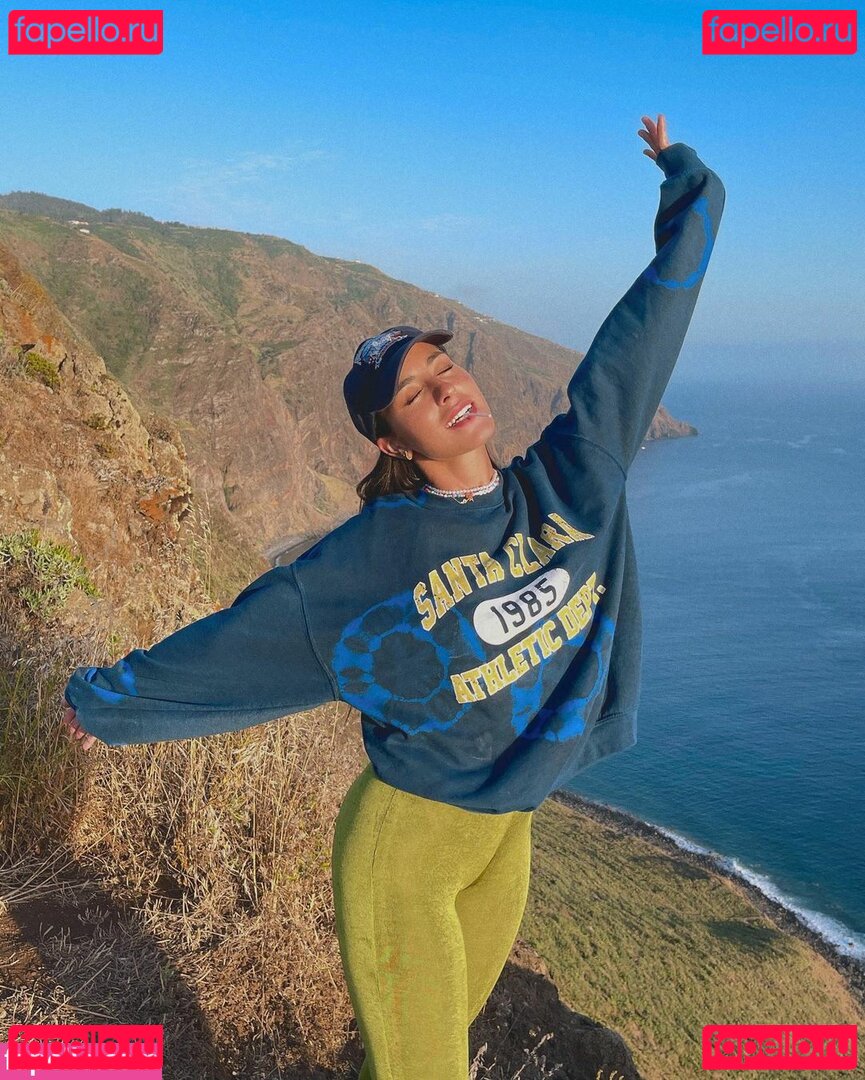 paulagonu / vicky_de_levine Onlyfans Photo Gallery 