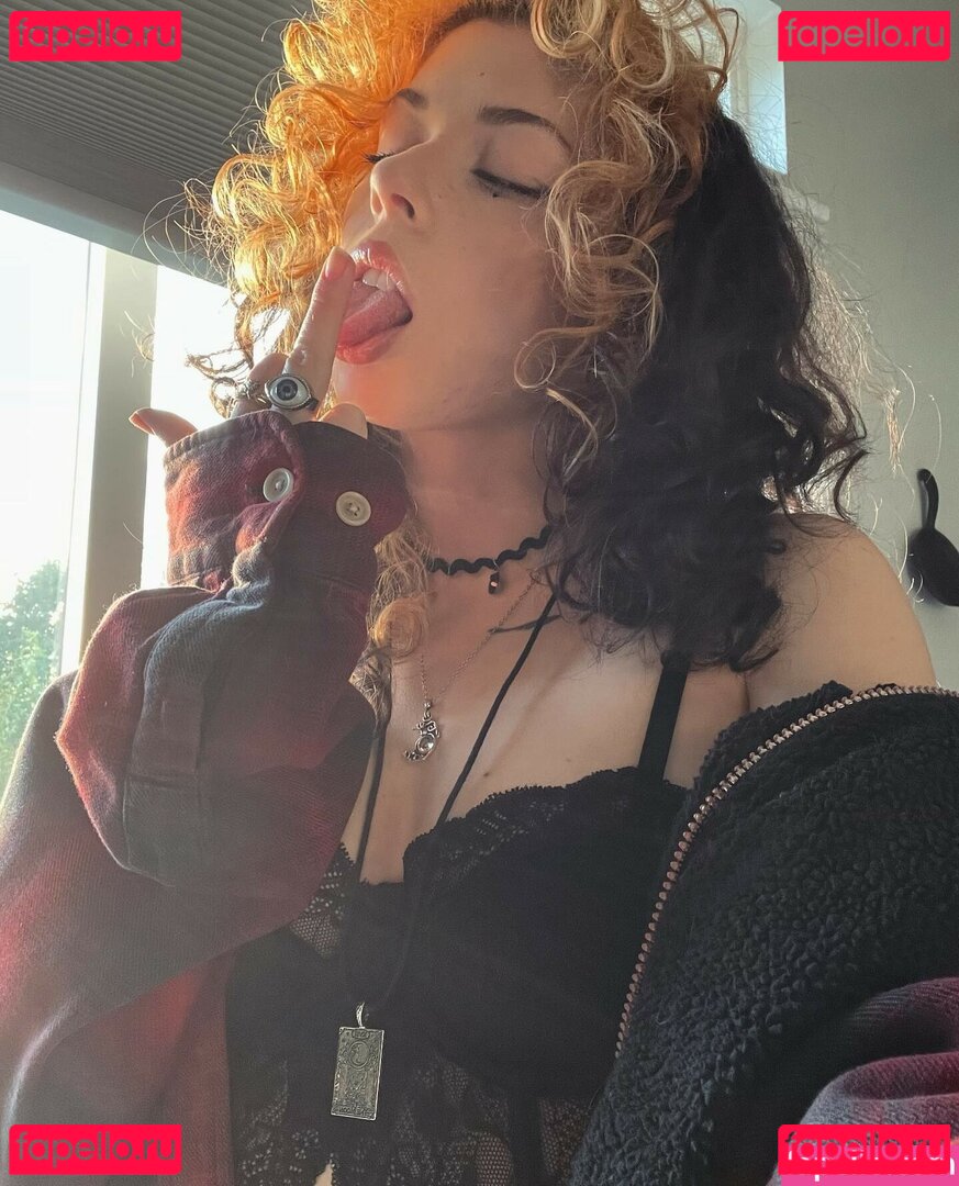 andrasteh / andrastehh / kristhebishh97 Onlyfans Photo Gallery 