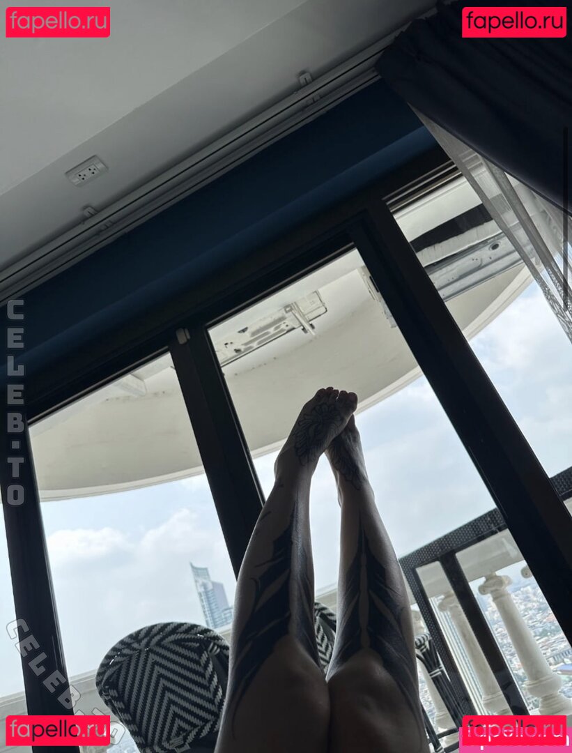 Leenbambii / leenscutefeet Onlyfans Photo Gallery 