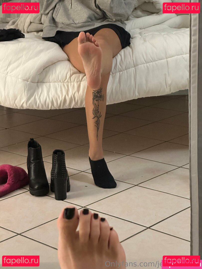 jennyfeet06 / sonojenny06 Onlyfans Photo Gallery 
