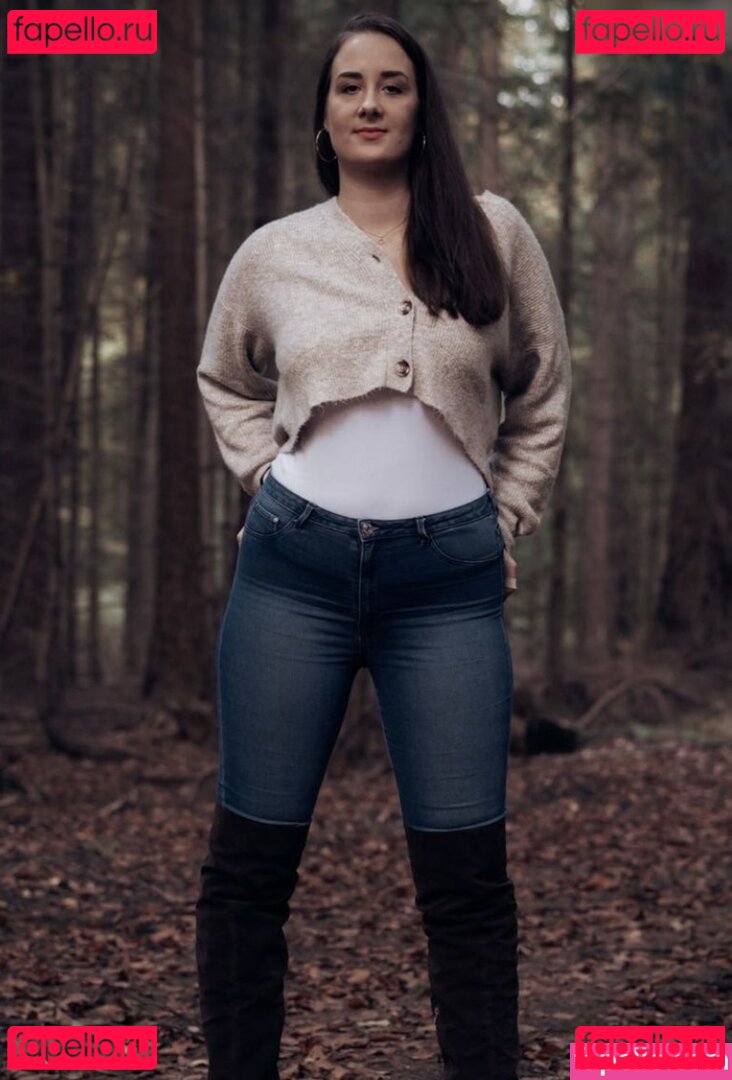 Ella Mae / ellamae.official Onlyfans Photo Gallery 