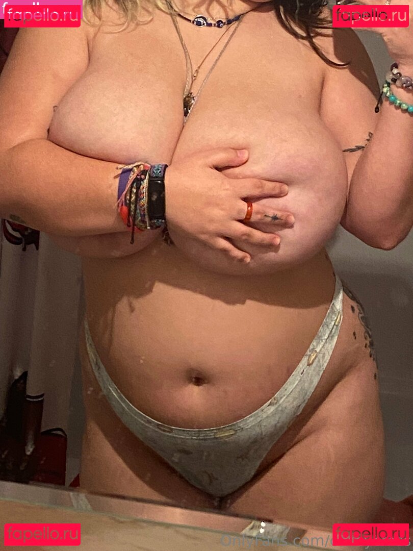 awkwardcasey / caseycmss Onlyfans Photo Gallery 