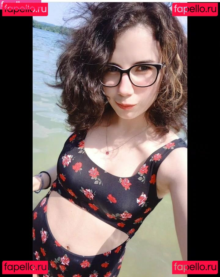 French VStreamer / RirimiAou Onlyfans Photo Gallery 