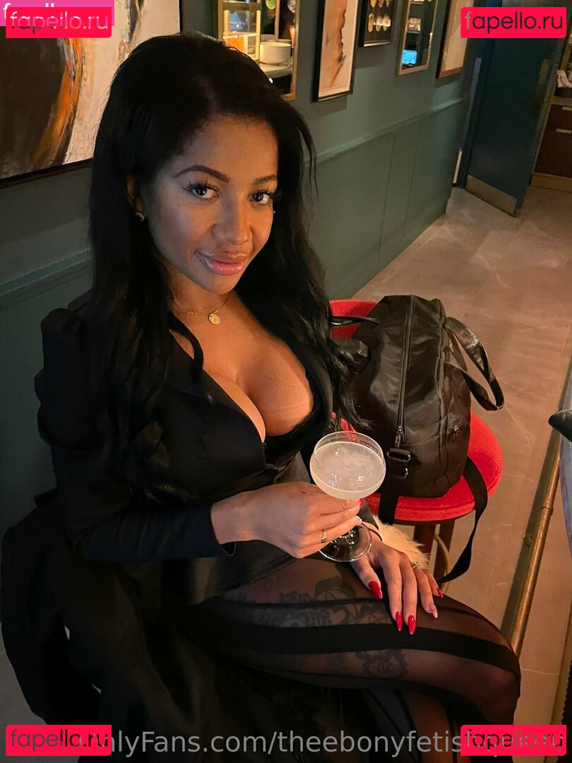 latexqueenn / saffydonovan / theebonyfetishqueen Onlyfans Photo Gallery 