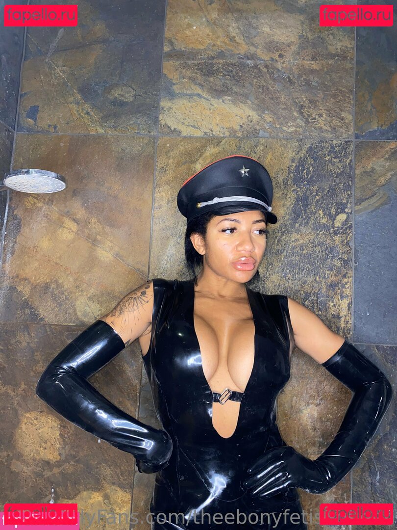 latexqueenn / saffydonovan / theebonyfetishqueen Onlyfans Photo Gallery 