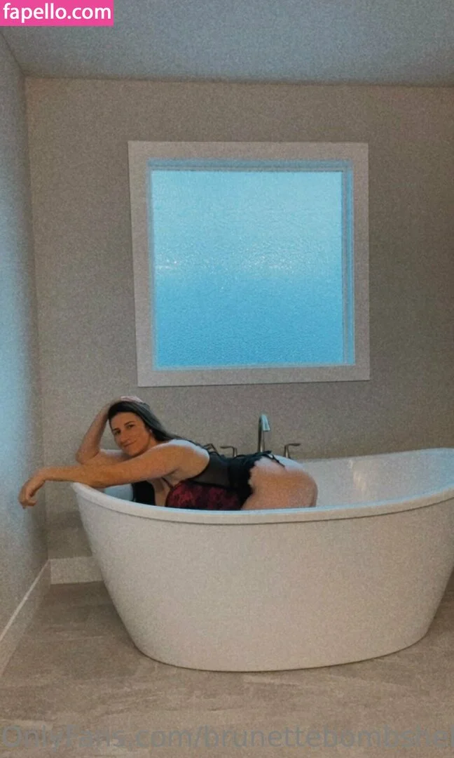 brunettebombshell13 Onlyfans Photo Gallery 