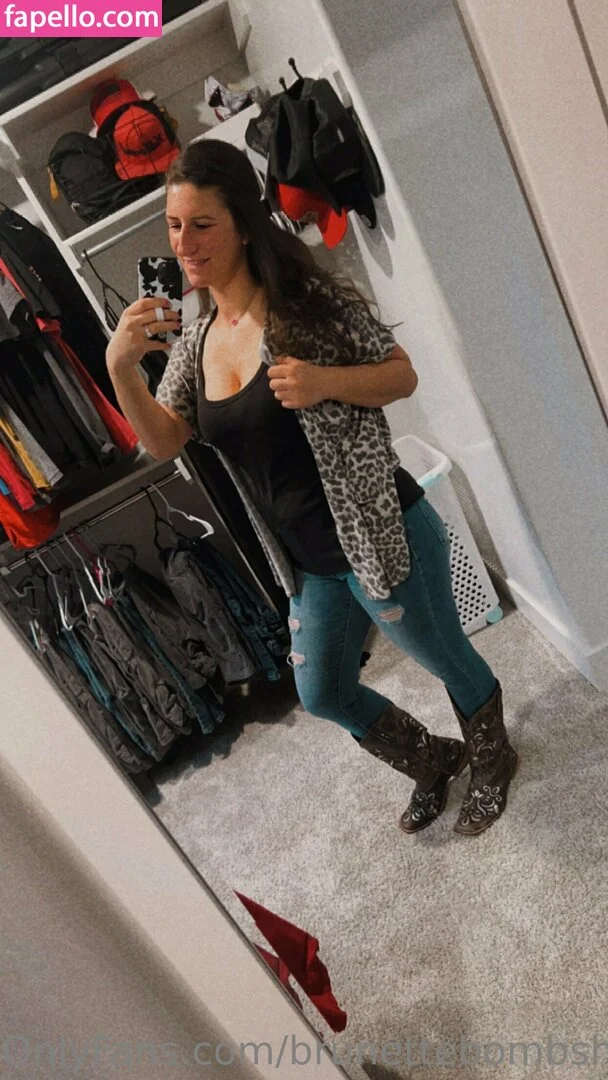 brunettebombshell13 Onlyfans Photo Gallery 