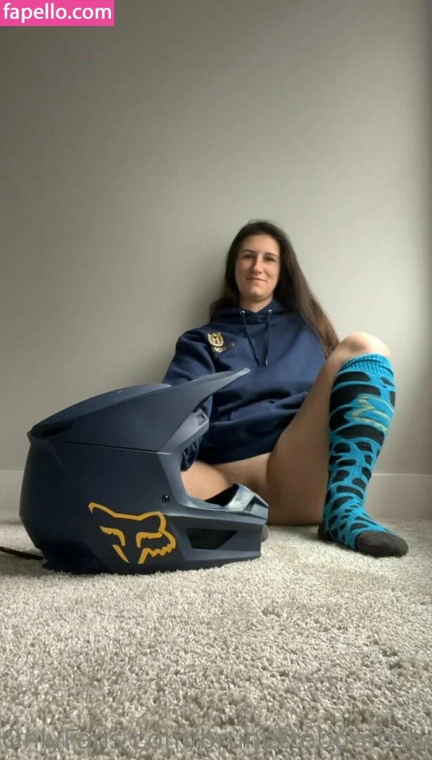 brunettebombshell13 Onlyfans Photo Gallery 